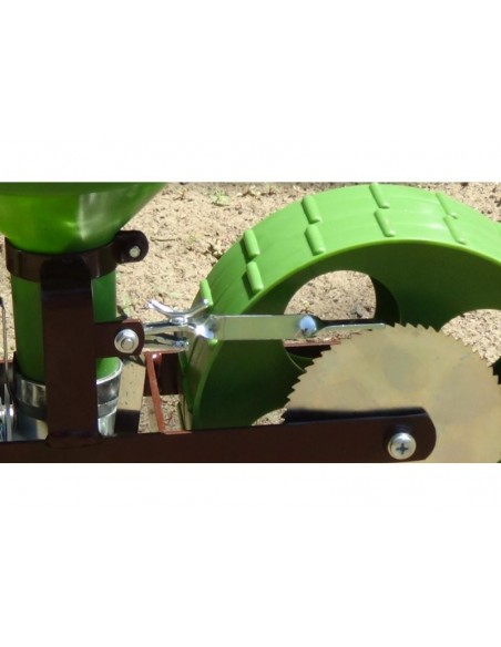 R4 Mini Farmer Rezgőnyelves Vetőgép, sorkerekes nyéllel